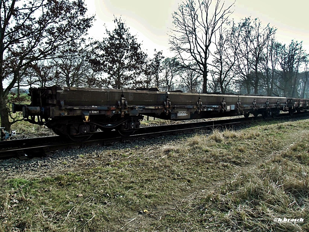 rungenwagen der gattung RES 687,zugelassen auf 31.80.3939 418-0,aufgenommen am glinder bahnhof,23.03.15