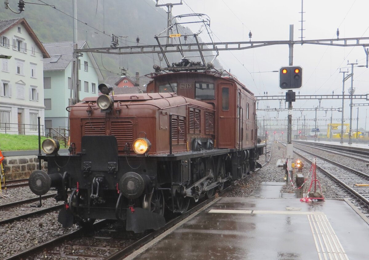 SBB Krokodil 14253 lauft am verregneten 19 September 2021 in Erstfeld um während die Gotthard Bahntage.