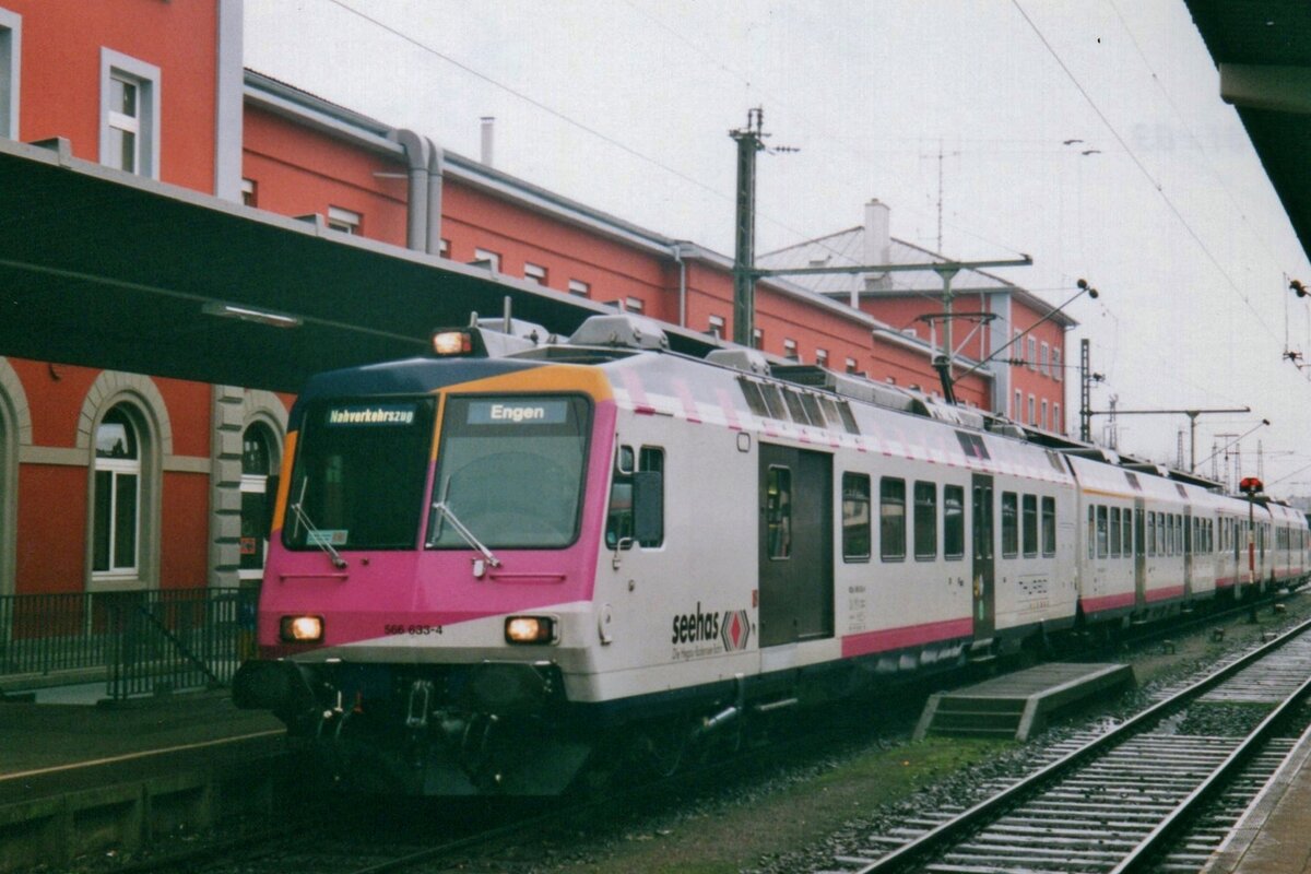 Scanbild von MTbhB/ThurBo 566 633 in Singen (Hohentwiel) am 17 Mai 2004.