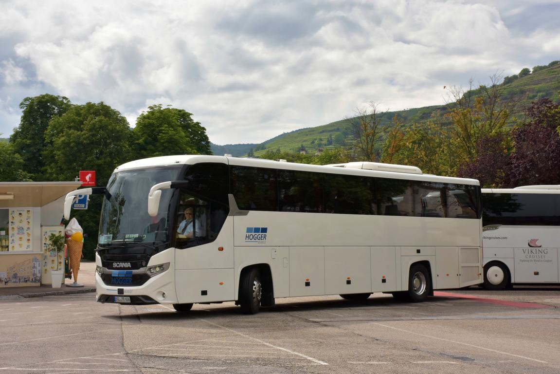 Scania Interlink von Hogger Reisen aus der BRD 2018 in Krems gesehen.