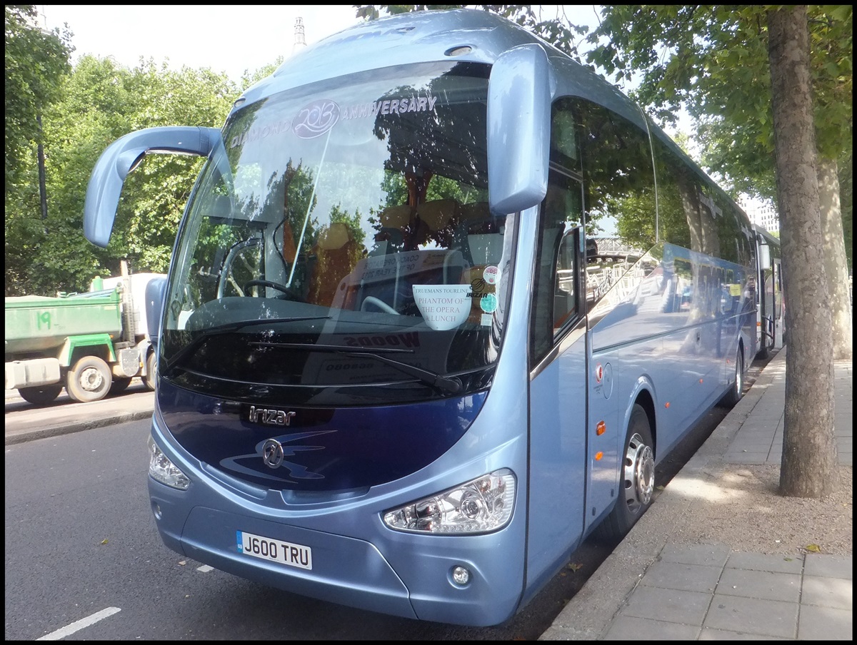 Scania Irizar von Truemans aus England in London.