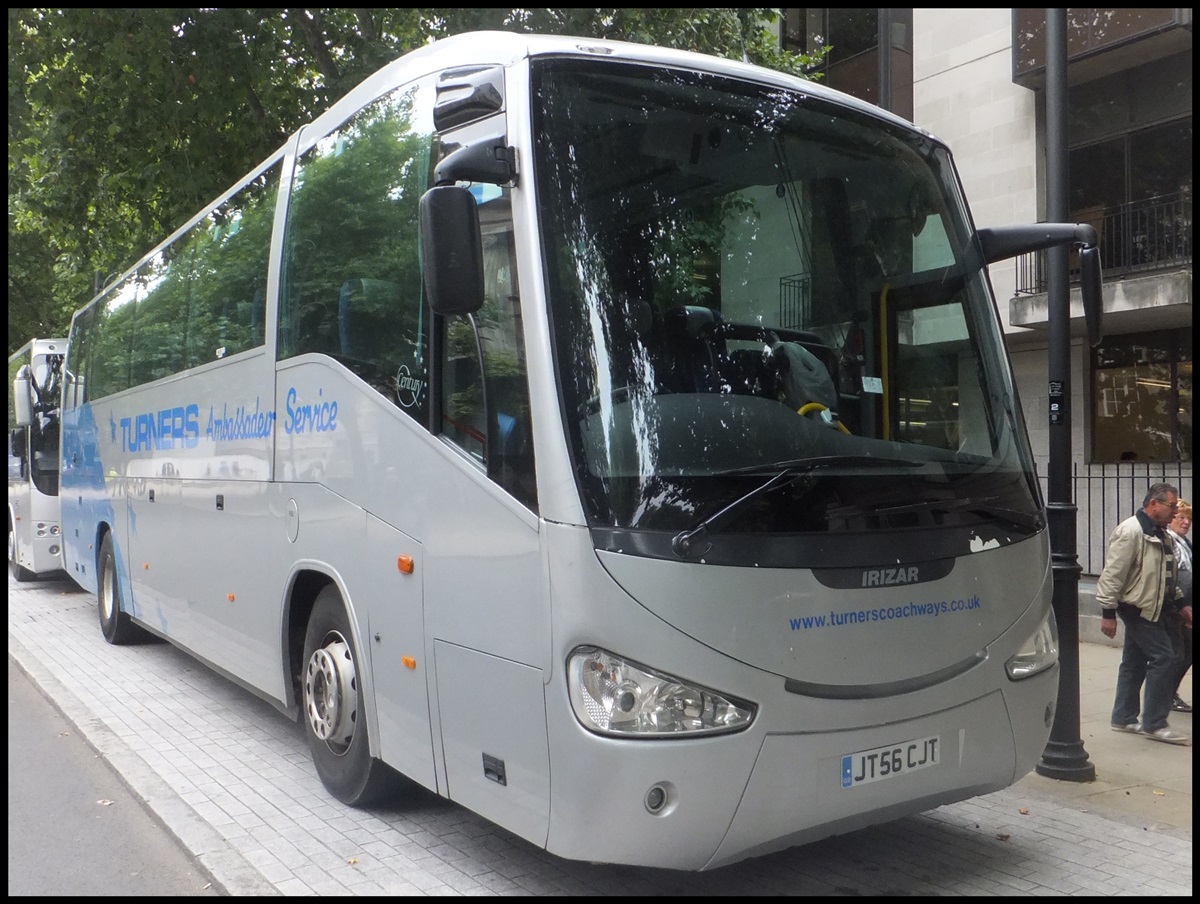 Scania Irizar von Turners Ambassadeur Service aus England in London.