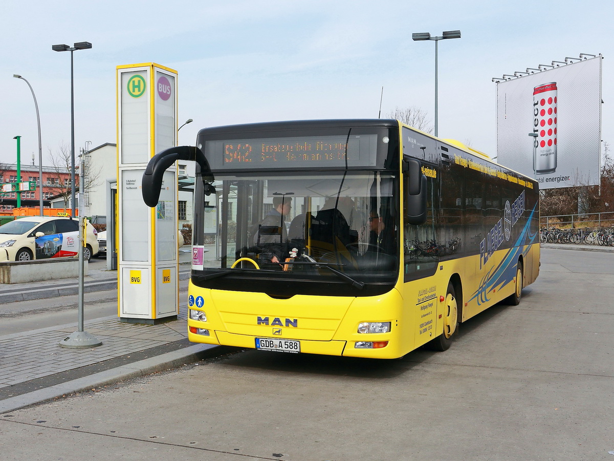 Schienenersatzverkehr am 30. Mrz 2018 am Bahnhof Berlin Sdkreuz. MAN Lion´s City von  - Flaegel - Reisen aus Gadebusch. 