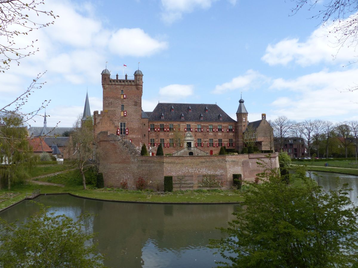 Schloss Huis Bergh, 's-Heerenberg 25-04-2021.

Kasteel huis Bergh, 's-Heerenberg 25-04-2021