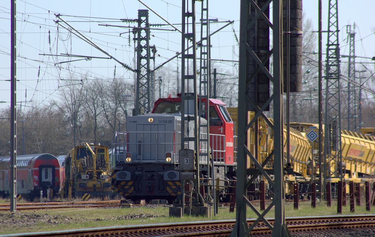 Schweerbaus  Tatjana  277 030-3 Mit MFS-100 Einheiten die mit Schotter beladen wurden konnte leider nicht anders aufgenommen werden. Flensburg 09.04.2023