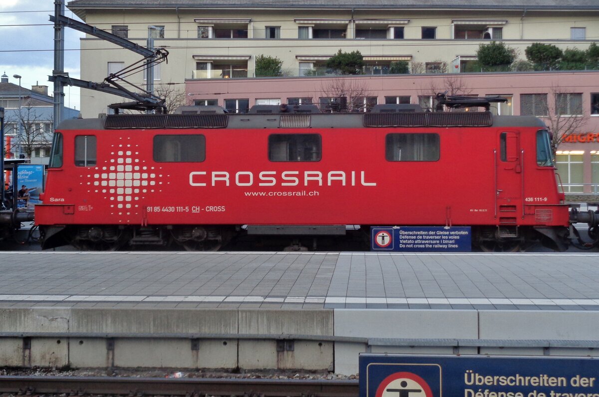 Seitenblick auf Crossrail 430 111 in Spiez am 23 Mrz 2017.