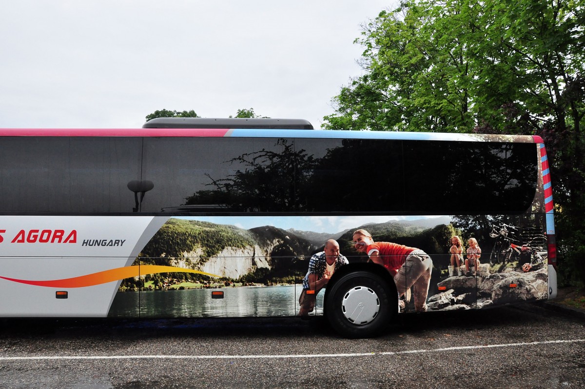 Seitendekor am Setra 415 UL von Blaguss Reisen aus Ungarn,am 23.5.2015 in Krems.