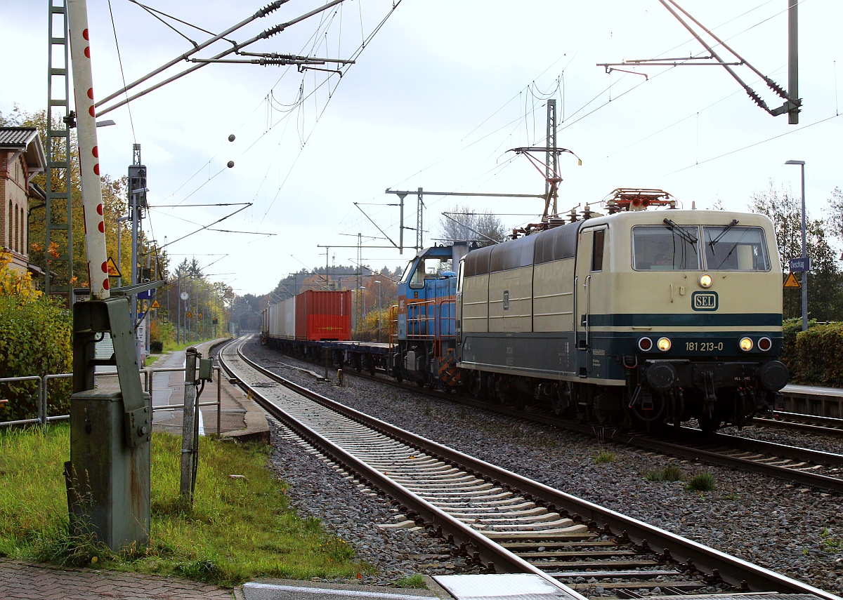 SEL 181 213-0 mit neg V102/0575 002-7 und dem Nordliner KLV in Warteposition im Bhf Owschlag 01.11.2021 I