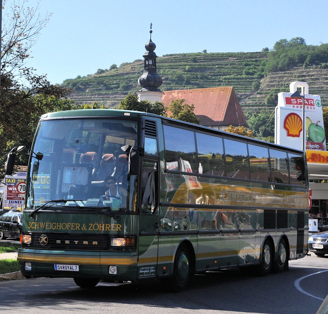 SETRA 215 HDH von SCHWEIGHOFER & ZHRER aus sterreich im September 2013 in Krems gesehen.