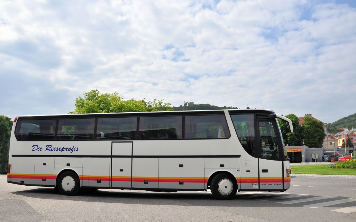 SETRA 300er-Serie von  Die Reiseprofis  / Wien am 25.5.2013 in Krems.