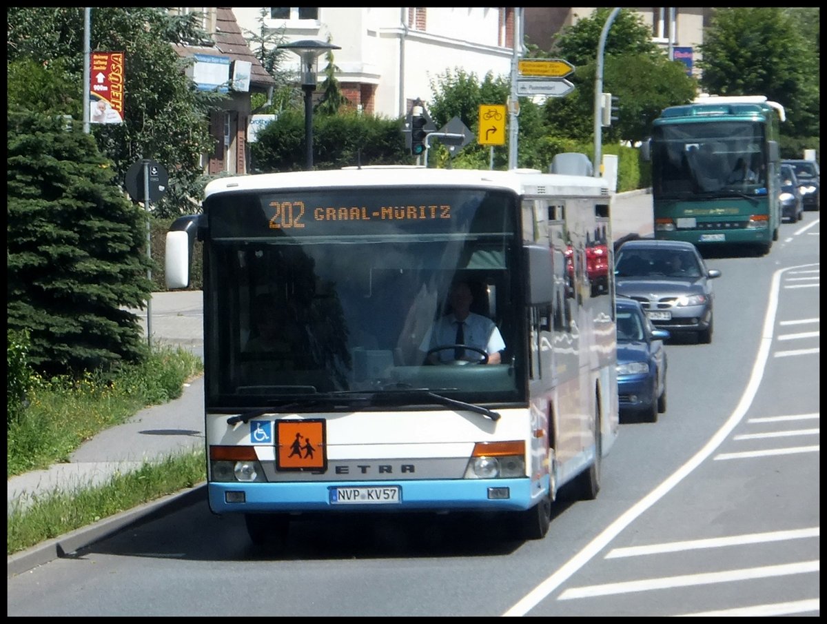 Setra 315 NF der Kraftverkehrsgesellschaft mbH Ribnitz-Damgarten in Ribnitz-Damgarten.