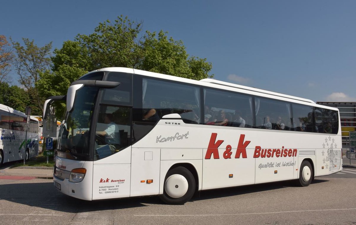 Setra 400er Serie von K & K Busreisen aus Österreich 2018 in Krems gesehen.