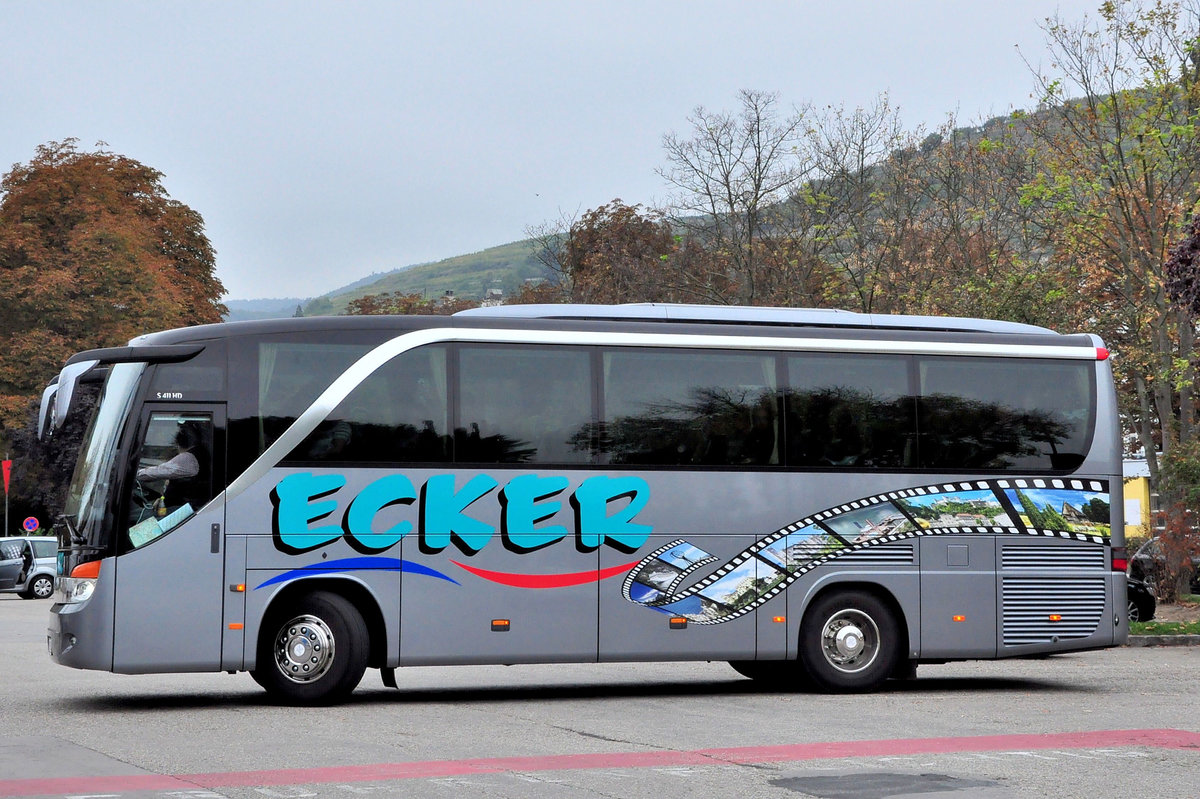 Setra 411 HD von Ecker Reisen aus sterreich in Krems gesehen.