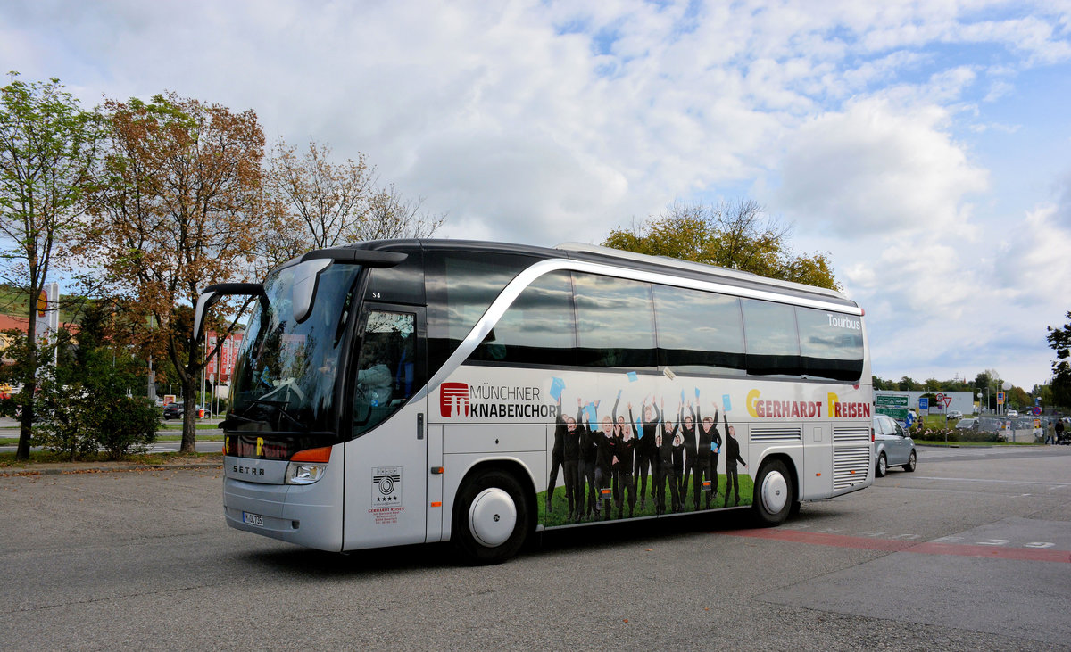 Setra 411 HD von Gerhart Reisen aus der BRD in Krems gesehen.