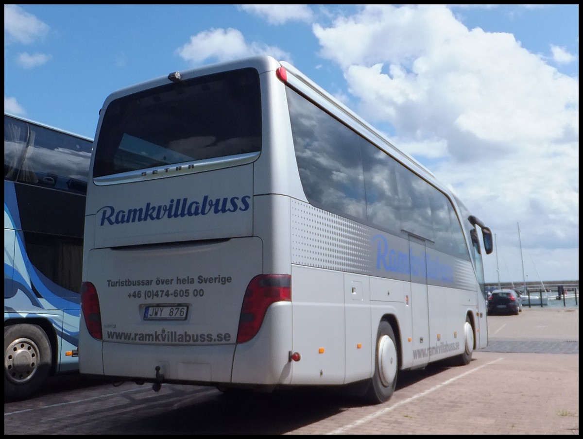 Setra 411 HD von Ramkvillabuss aus Schweden im Stadthafen Sassnitz.