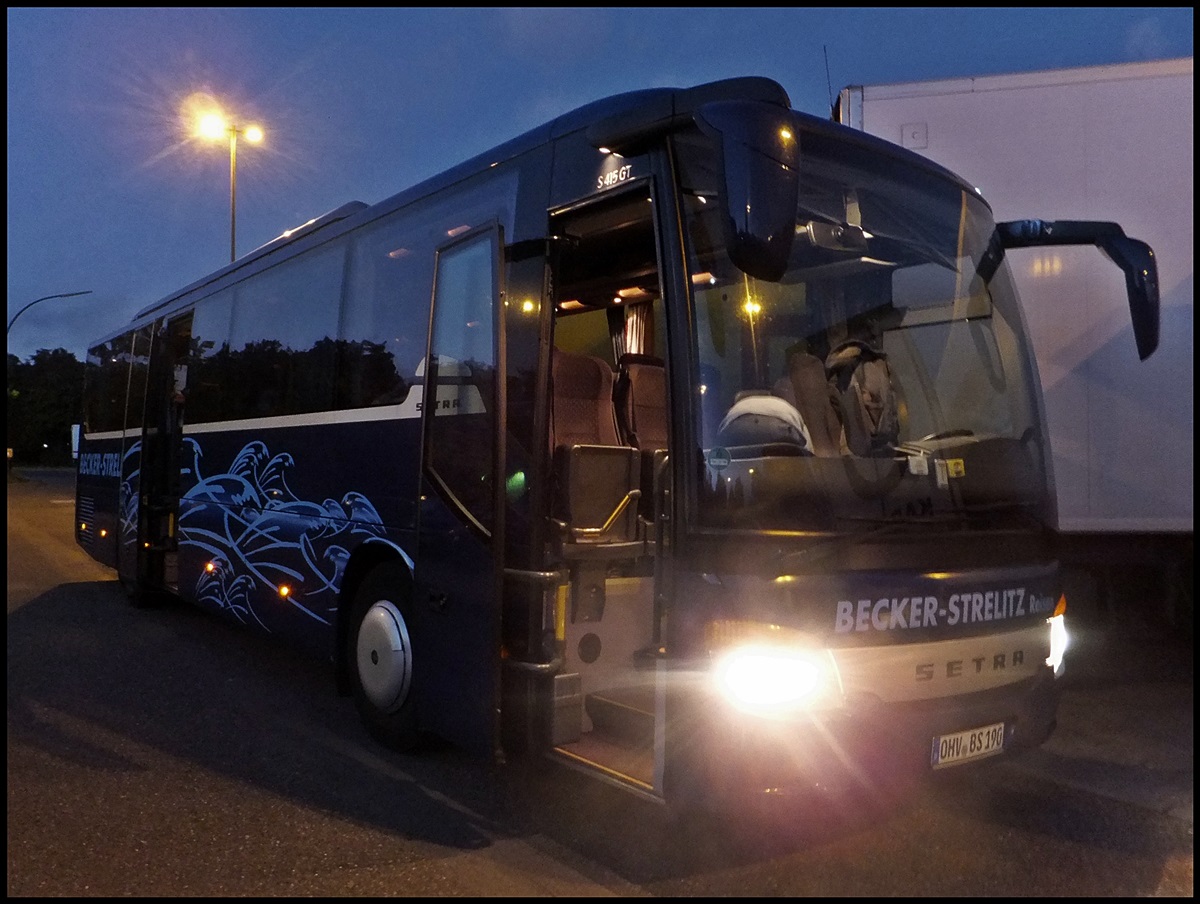 Setra 415 GT von Becker-Strelitz Reisen aus Deutschland bei einer Rastst�tte N�he Hamburg.