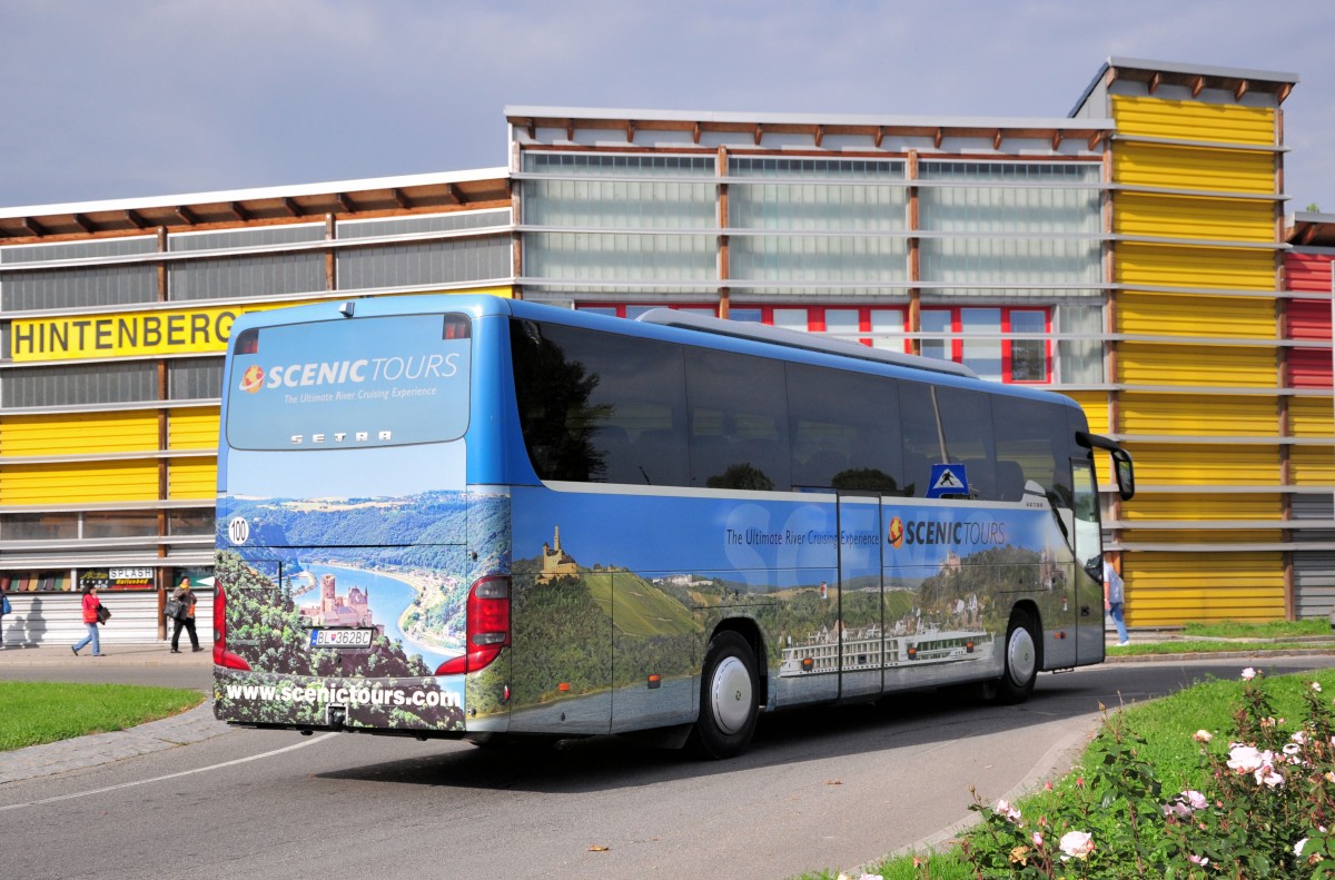 Setra 415 GT-HD von Blaguss/Scenic Reisen aus der SK am 20.9.2014 in Krems unterwegs.