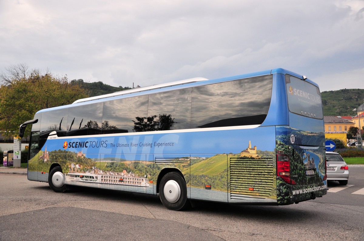 Setra 415 GT-HD von Blaguss/Scenic Reisen aus der SK am 20.9.2014 in Krems unterwegs.