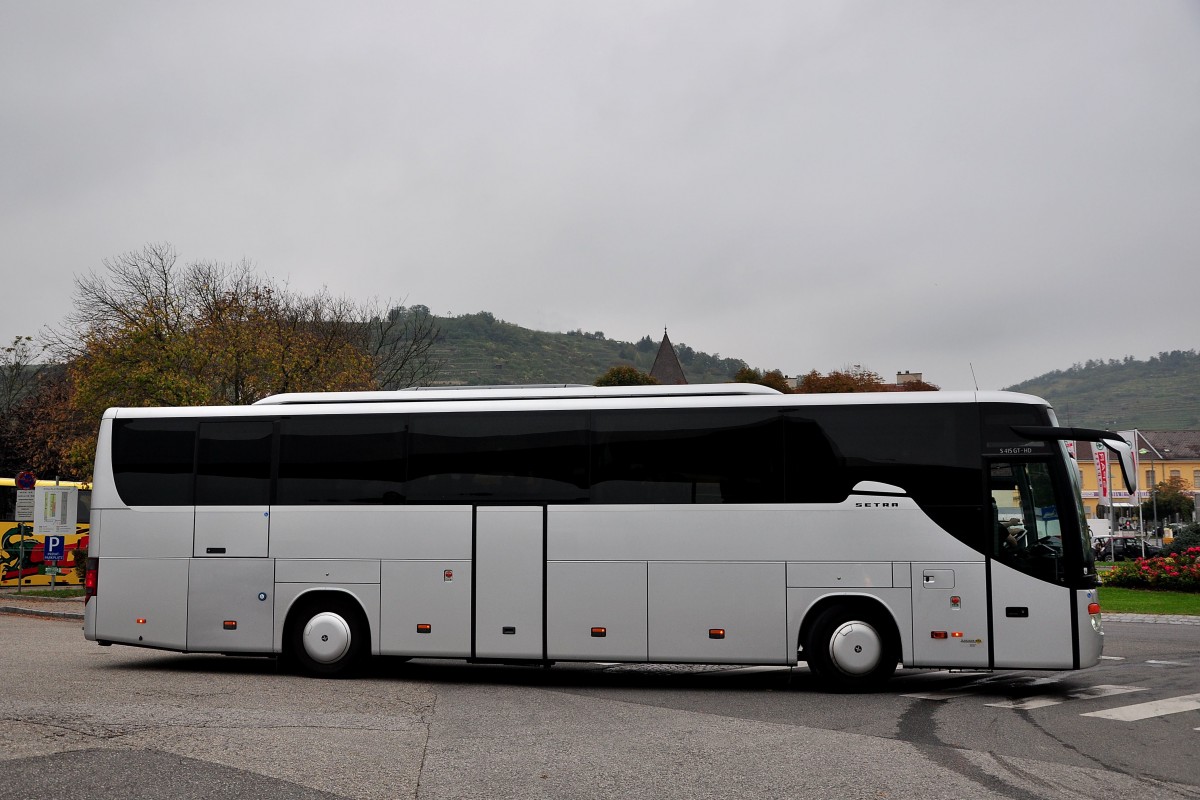 Setra 415 GT-HD von Busreisen Heiss aus asterreich am 11.Okt.2014 in Krems unterwegs.