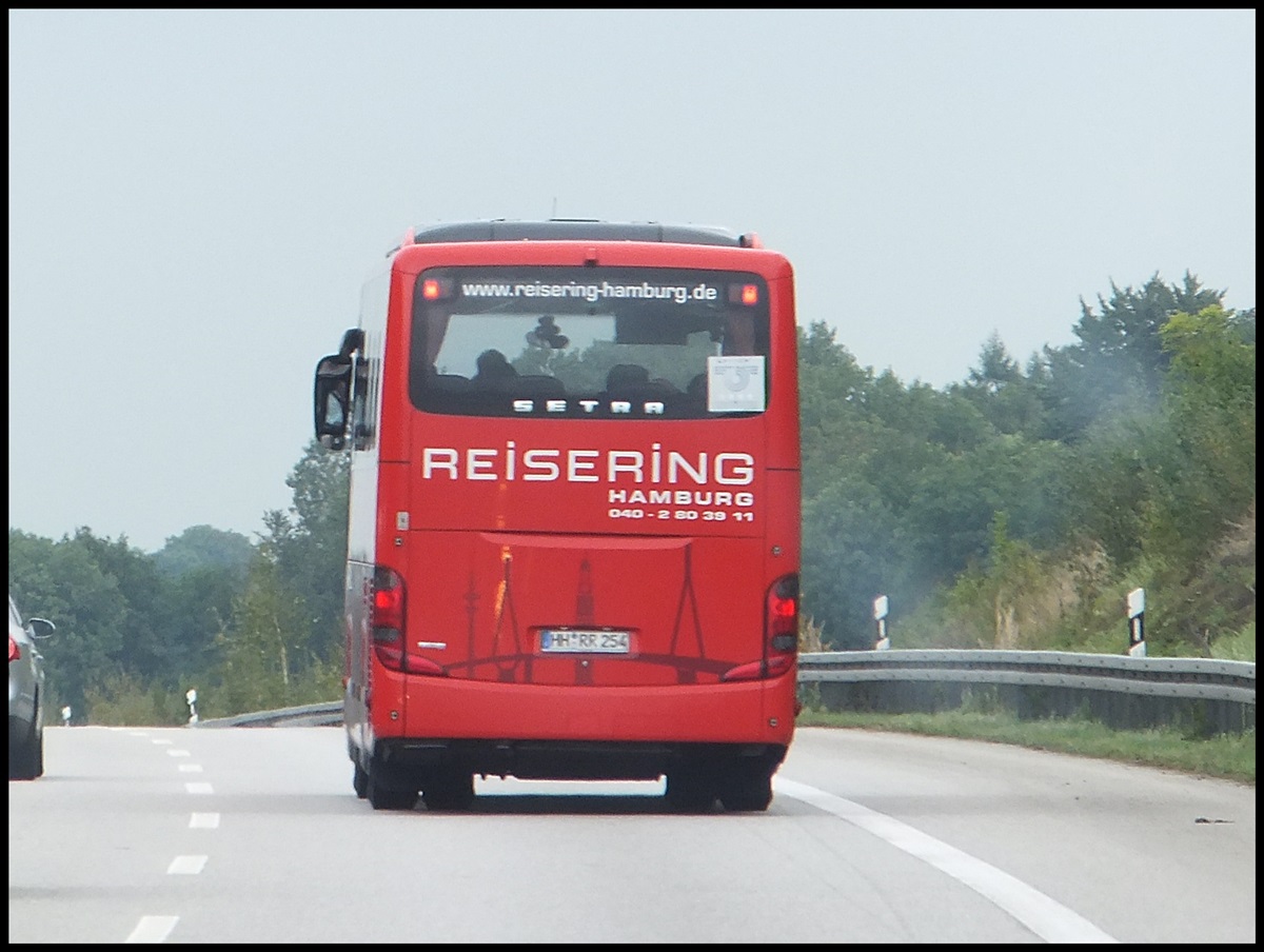 Setra 415 GT-HD vom Reisering Hamburg aus Deutschland auf der A20.