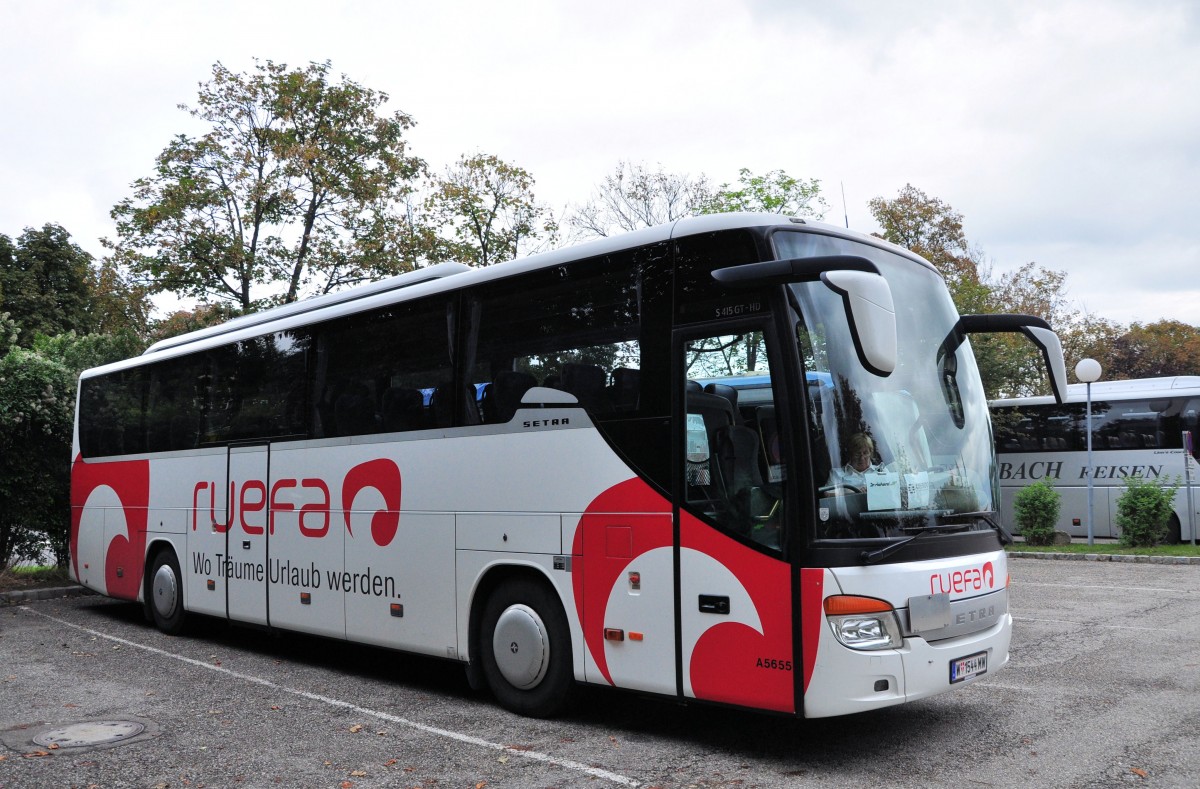 SETRA 415 GT-HD von RUEFA Reisen/Wiem im September 2013 in Krems gesehen.