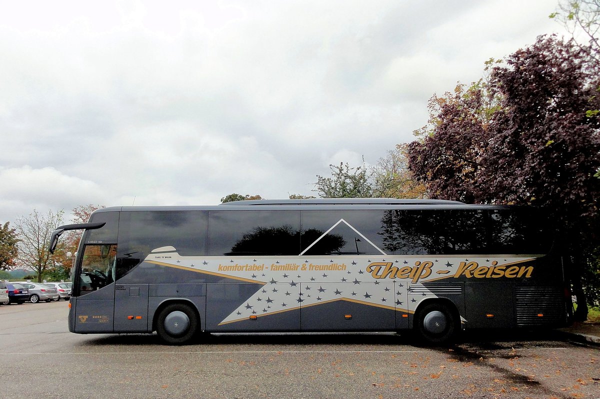 Setra 415 GT-HD von Thei Reisen aus der BRD in Krems gesehen.