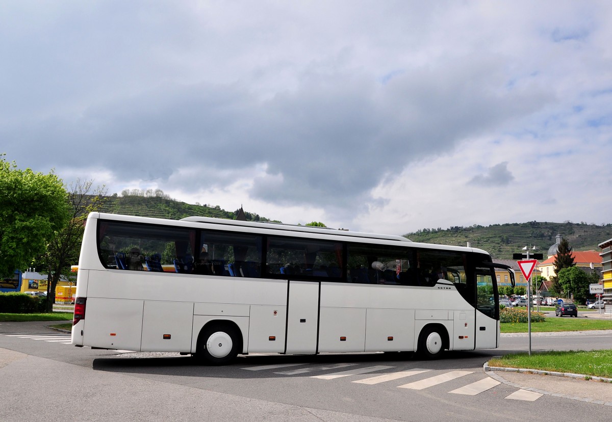 Setra 415 GT-HD von Zeppelin aus Ungarn am 2.5.2015 in Krems.