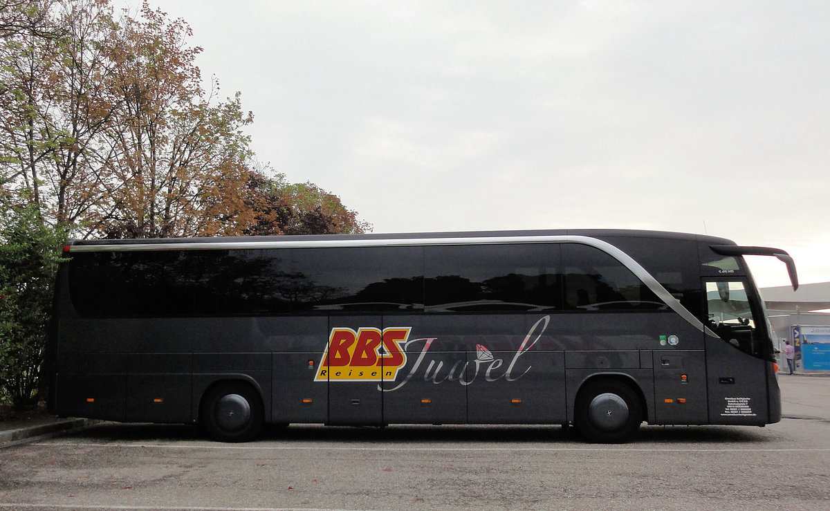 Setra 415 HD von BBS aus der BRD in Krems gesehen.