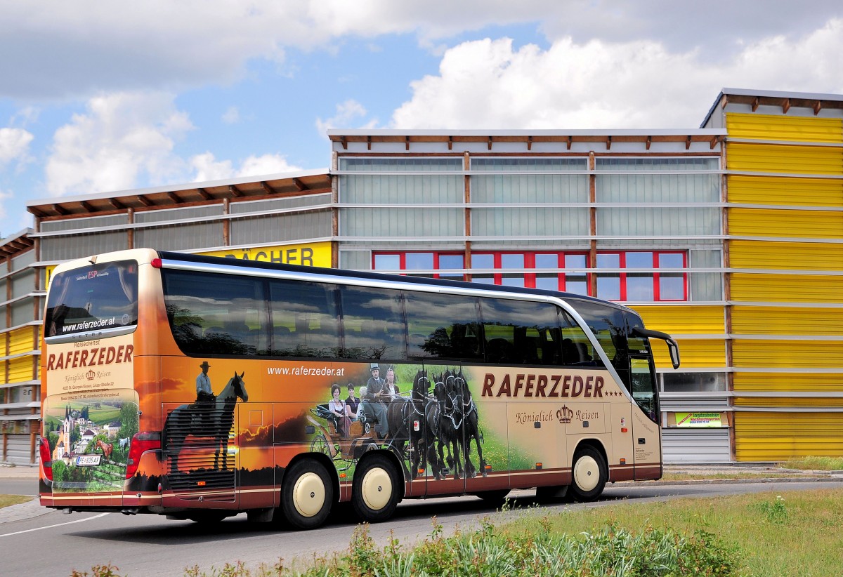 Setra 415 HDH von Raferzeder aus sterreich am 10.Mai 2014 in Krems gesehen.