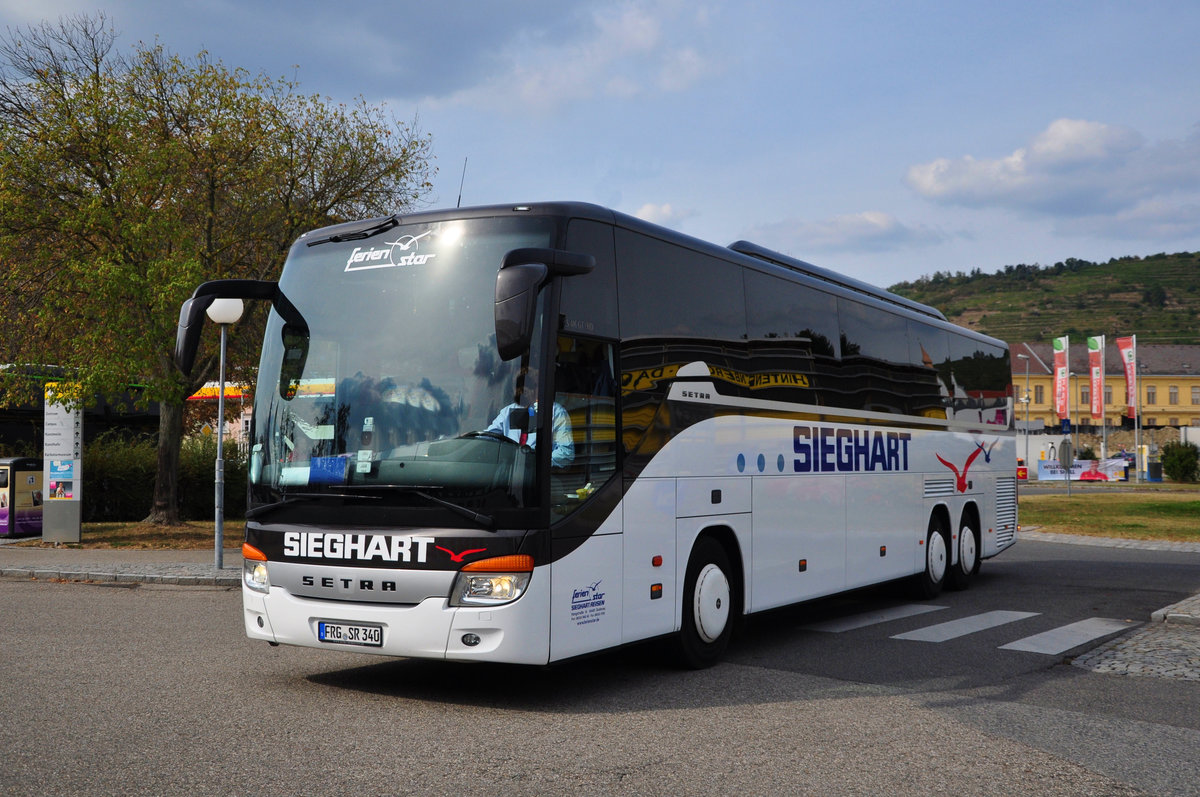 Setra 416 GT-HD von Sieghart Reisen aus der BRD in Krems.