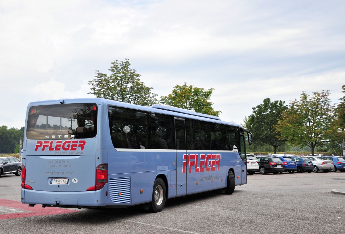 Setra 416 GT von Pfleger Reisen aus Niedersterreich am 5.Juli 2014 in Krems.