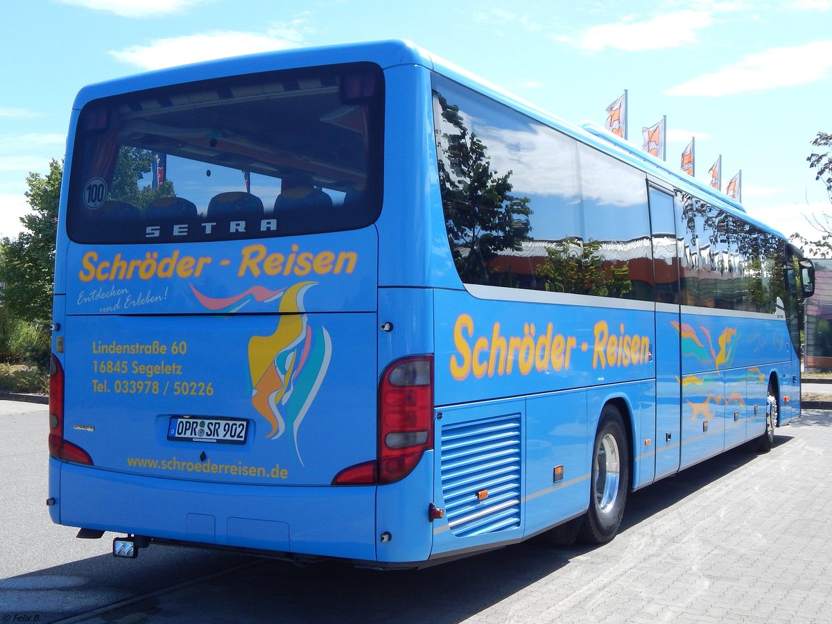 Setra 416 GT von Schröder-Reisen aus Deutschland in Neubrandenburg. 