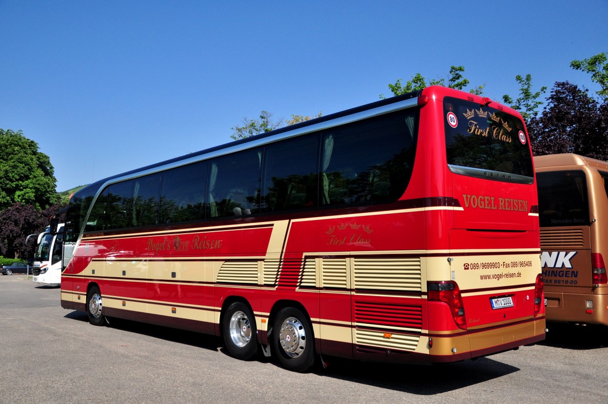 Setra 416 HDH von Vogels Reisen aus der BRD im Juni 2015 in Krems.