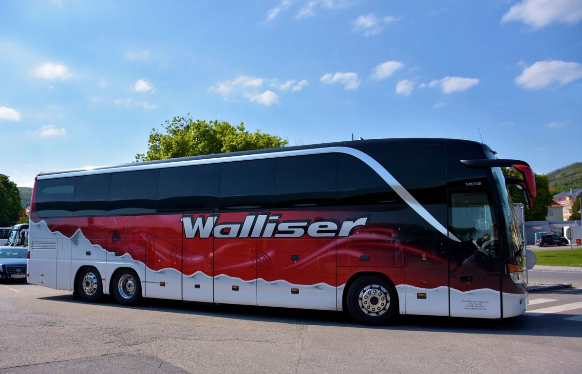 Setra 416 HDH von WALLISER Reisen aus der CH in Krems.