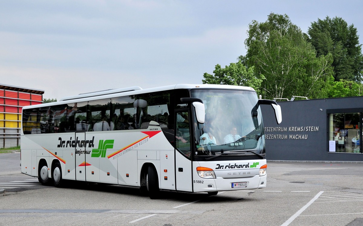 SETRA 417 GT-HD von Dr. RICHARD Busreisen / �sterreich am 25.5.2013 in Krems an der Donau.
