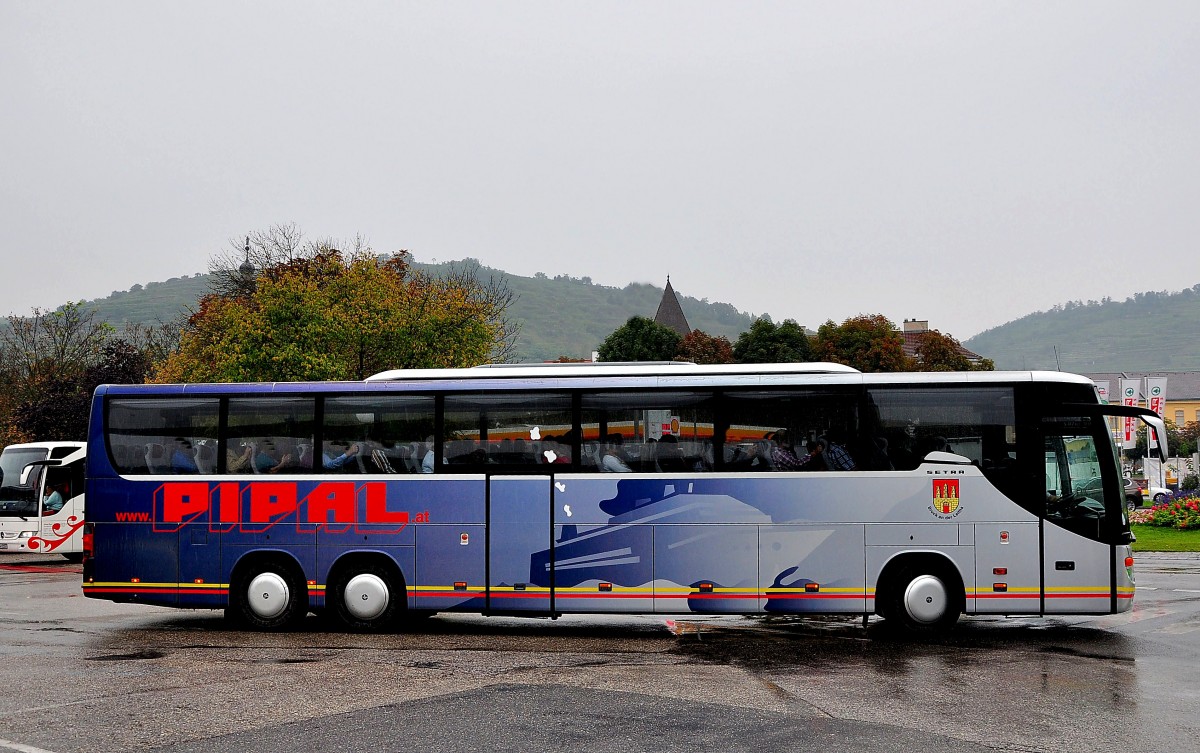 Setra 417 GT-HD von Pipal Reisen aus Bruck a.d.Leitha/Niedersterreich am 11.9.2014 in Krems gesehen.