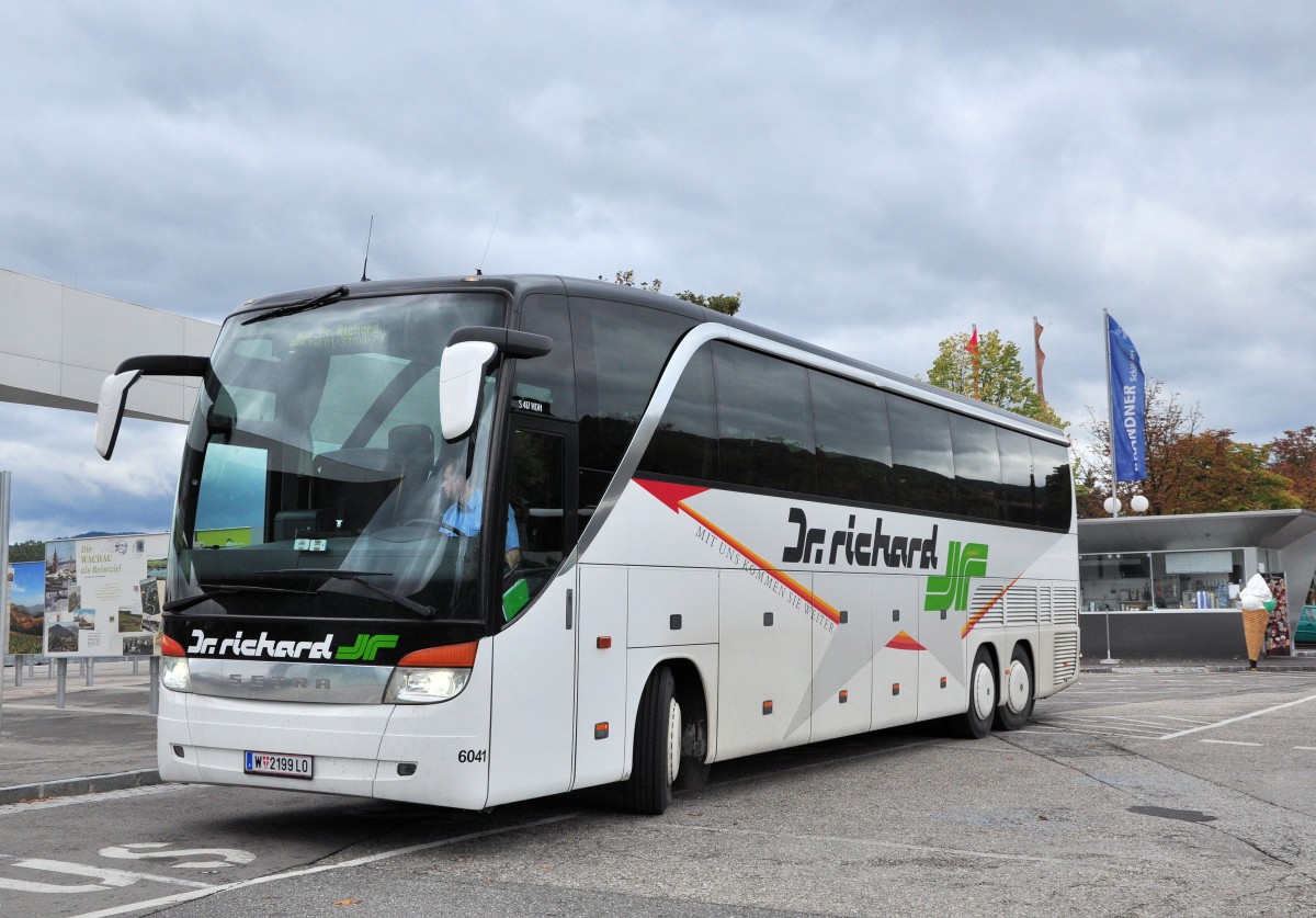 SETRA 417 HDH von DR. RICHARD aus Wien im September 2013 in Krems  gesehen.