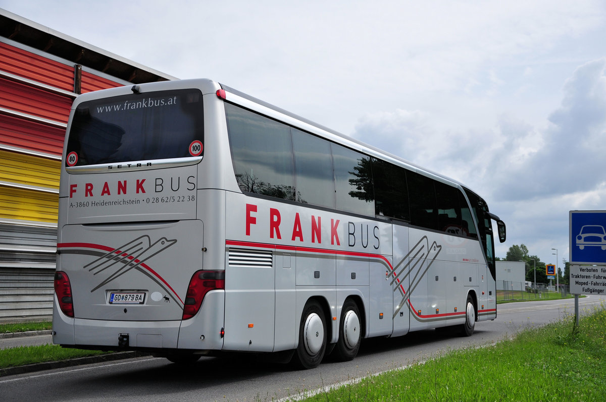 Setra 417 HDH von FRANK Bus aus Niedersterreich in Krems unterwegs.