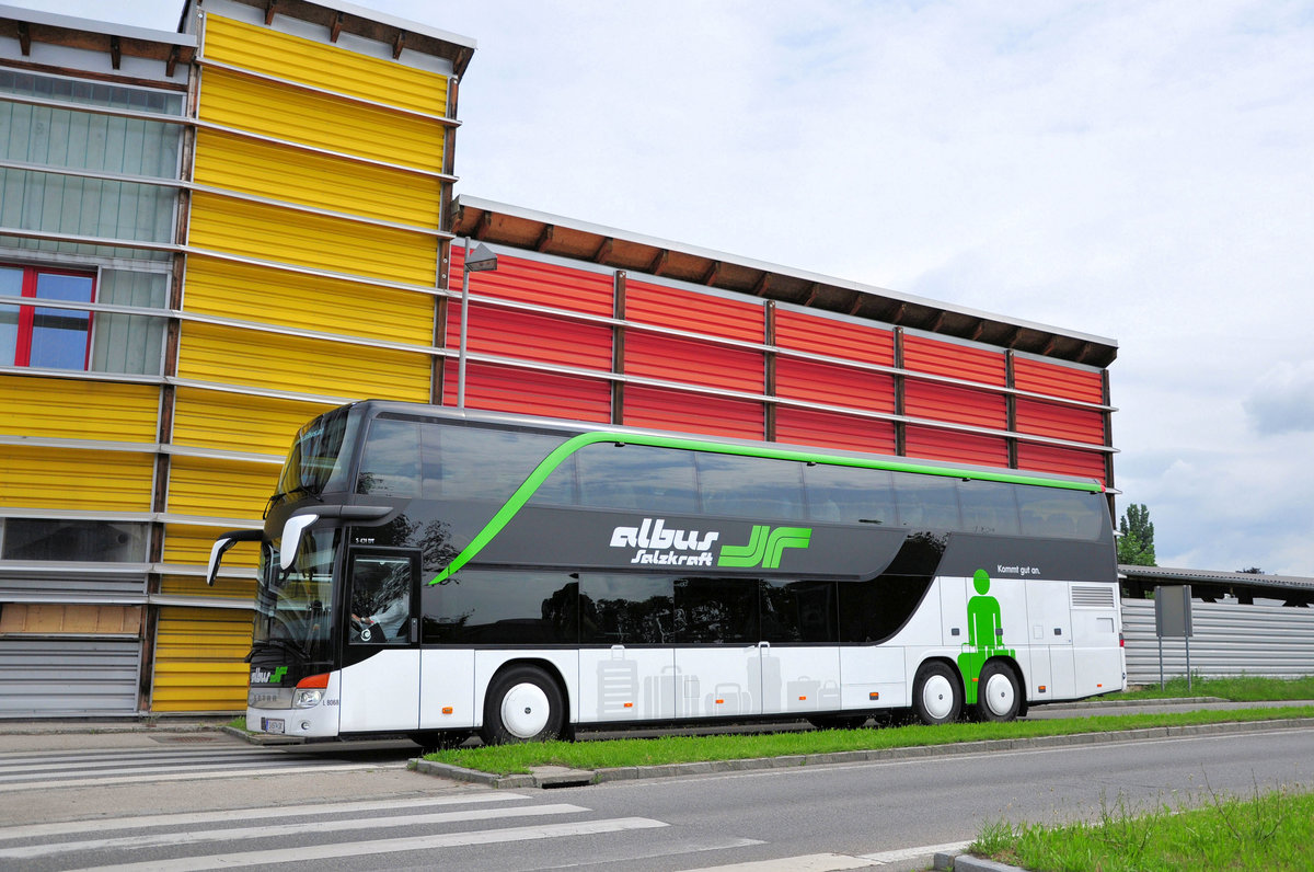 Setra 431 DT von Albus Salzkraft aus sterreich in Krems gesehen.