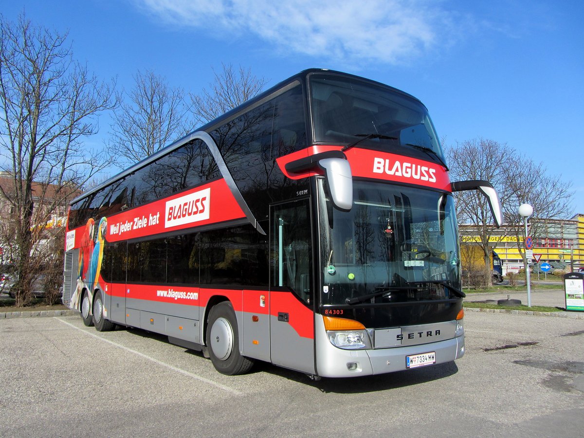 Setra 431 DT von Blaguss Reisen aus Wien in Krems gesehen.