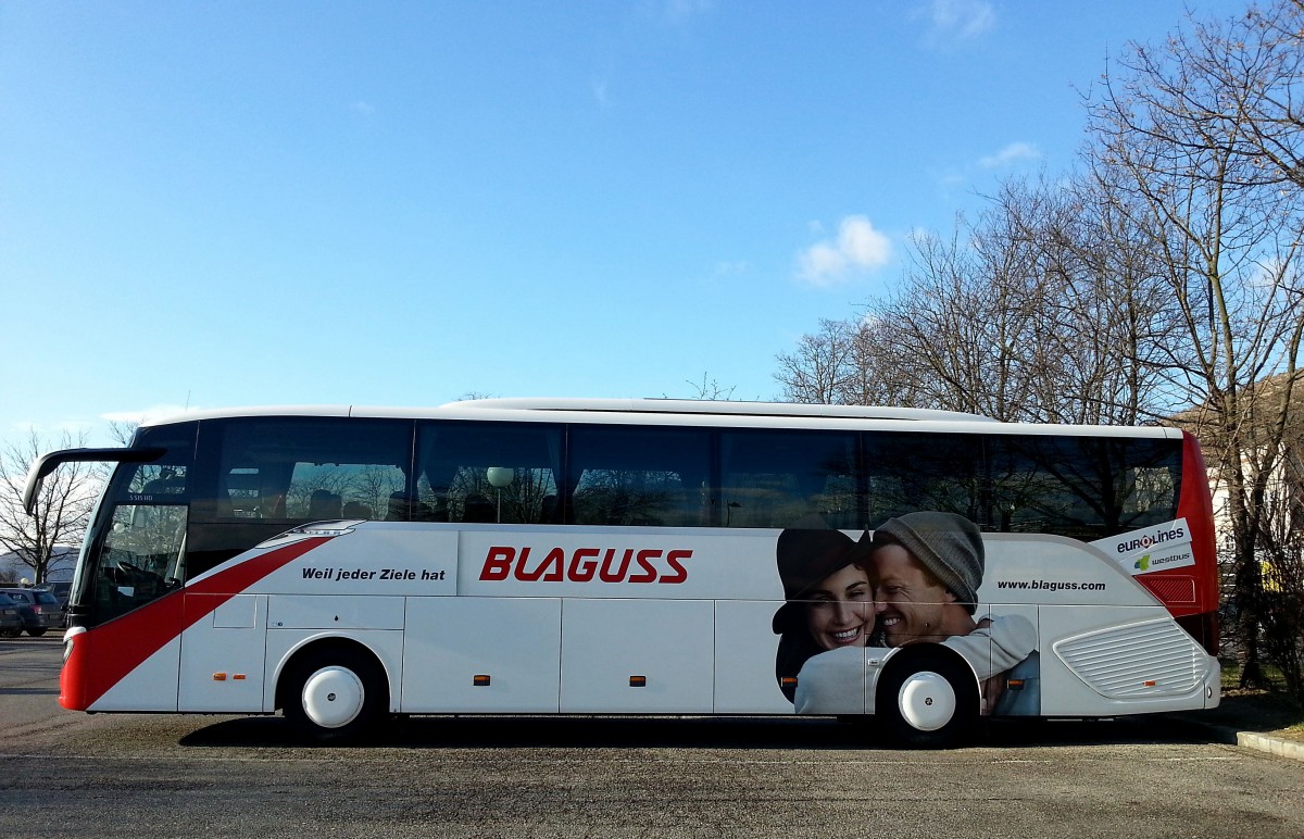 SETRA 515 HD von BLAGUSS Busreisen/Wien am 15.1.2014 in Krems gesehen.