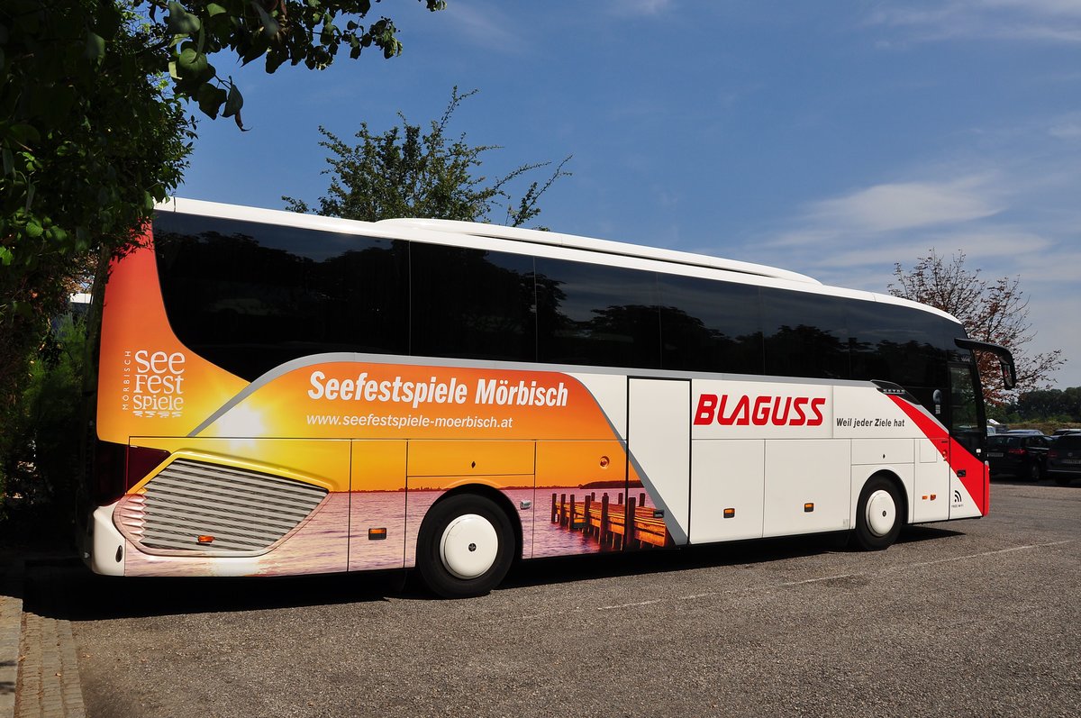 Setra 515 HD von Blaguss Reisen aus �sterreich in Krems gesehen.