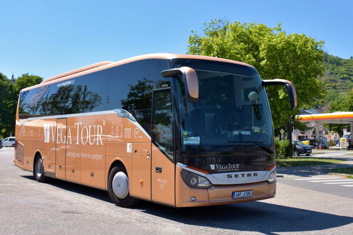 Setra 515 HD von Vega Tour aus der CZ.