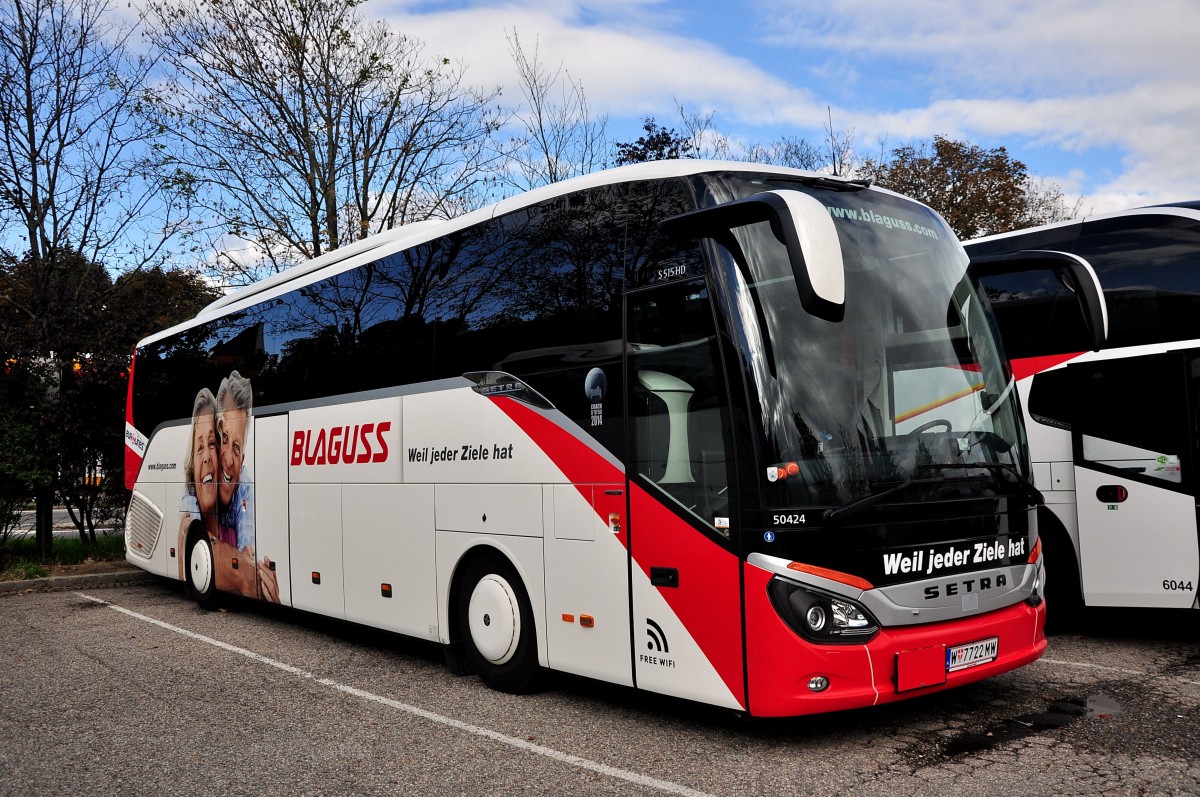 Setra 516 HD von Blaguss Reisen aus Wien am 23.9.2014 in Krems.