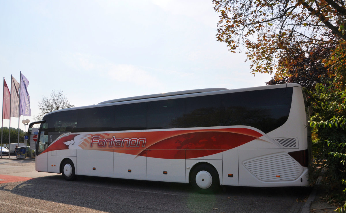 Setra 516 HD von Fontanon Reisen aus Frankreich in Krems.