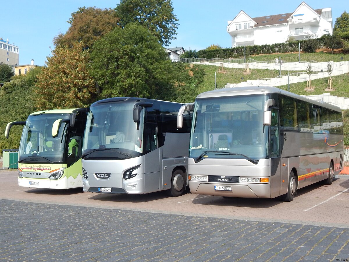 Setra 516 HD von Haida-Reisen aus Deutschland und VDL Futura von Auto-Bachem aus Deutschland und MAN Lion's Coach von Przewóz Osób  Ontour  Kamil Grzybowski aus Polen im Stadthafen Sassnitz.