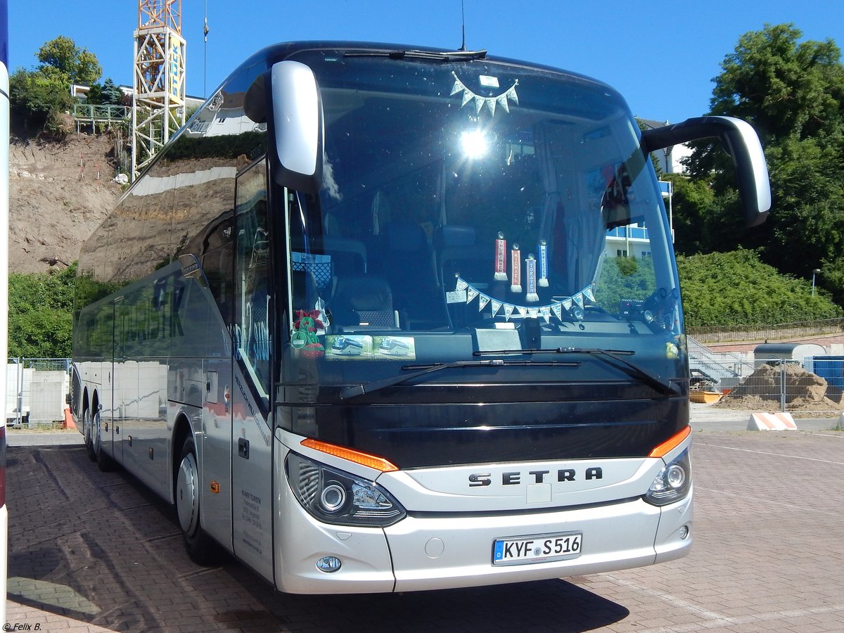 Setra 516 HD von Kramer Touristik aus Deutschland im Stadthafen Sassnitz.