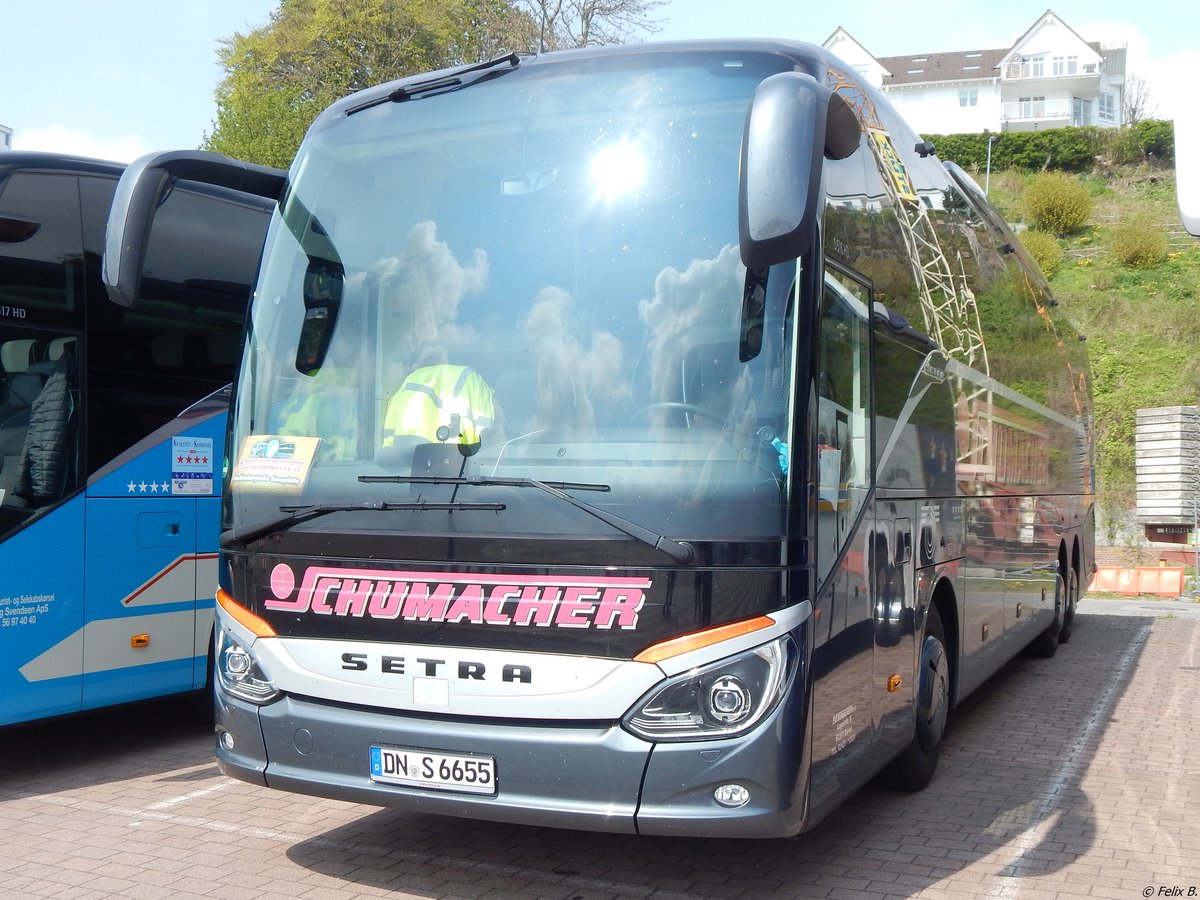 Setra 516 HD von Schumacher aus Deutschland im Stadthafen Sassnitz. 