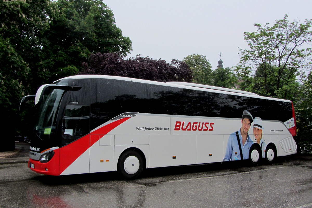 Setra 517 HD von Blaguss aus Wien am 15.5.2014 in Krems.