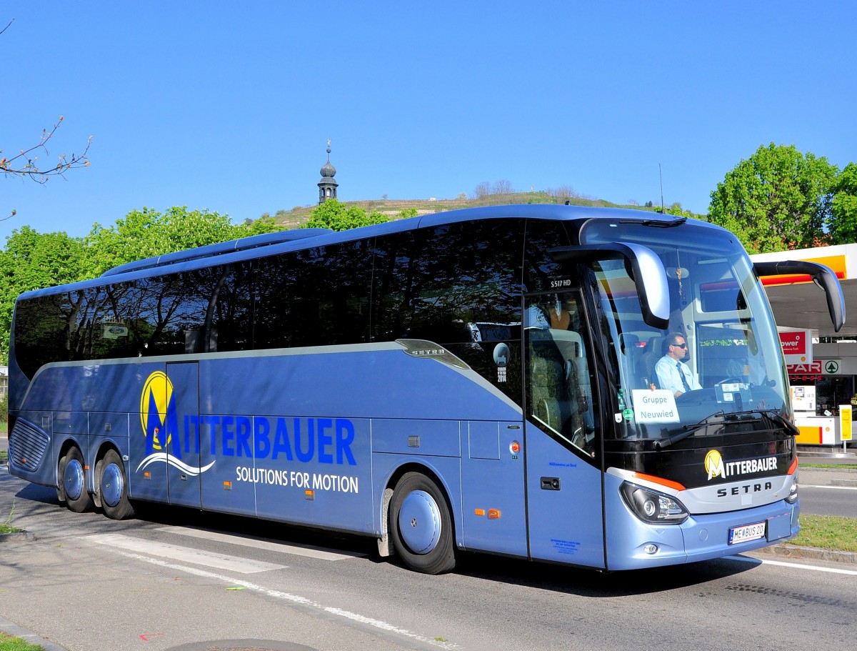 Setra 517 HD von Mitterbauer Reisen aus Nieder�sterreich am 24.4.2015 in Krems unterwegs.